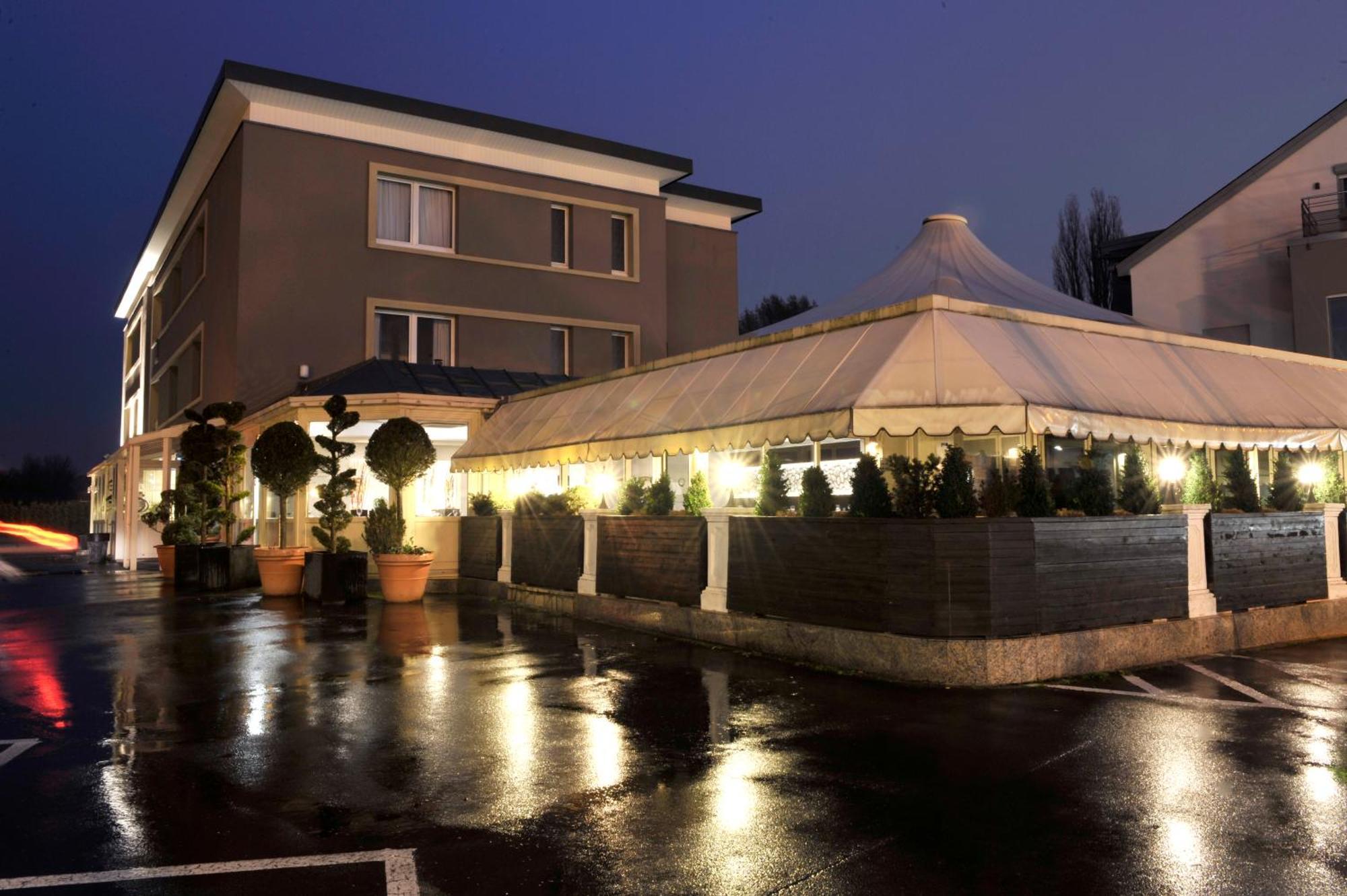 Bivius Hotel Restaurant Luxembourg Strassen Exterior foto
