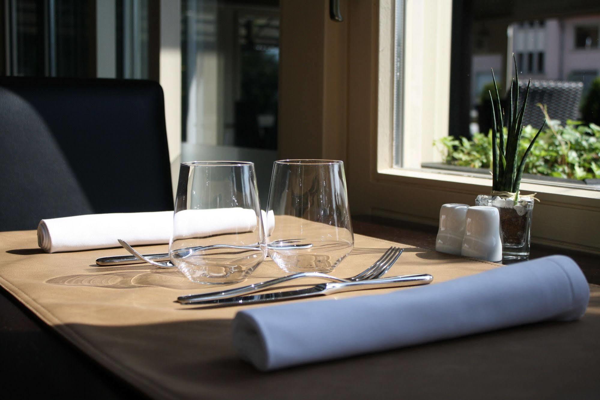 Bivius Hotel Restaurant Luxembourg Strassen Exterior foto
